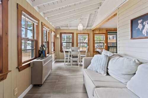 Long Lake Cabin: Shared Beach, Grill, Porch