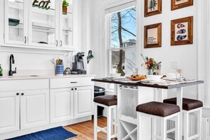 Fridge, microwave, oven, stovetop - 2BR w/ Parking | 5 Min to Downtown (Portland)