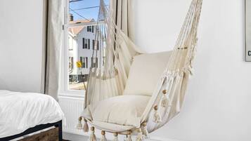 Iron/ironing board, travel crib, WiFi, bed sheets