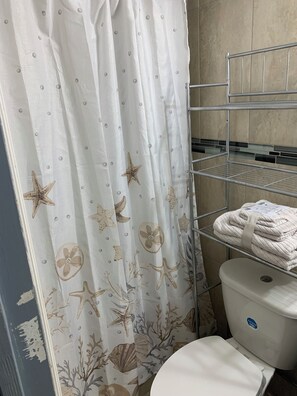 Towels, soap, toilet paper - Charming and Comfortable Personalized (Miami Gardens)