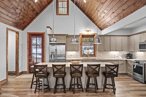 Fridge, microwave, oven, stovetop - The Cabins at Buckeye Creek at Eagles Nest - full retreat! (Beech Mountain)