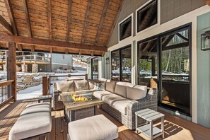 Terrace/patio - The Cabins at Buckeye Creek at Eagles Nest - full retreat! (Beech Mountain)