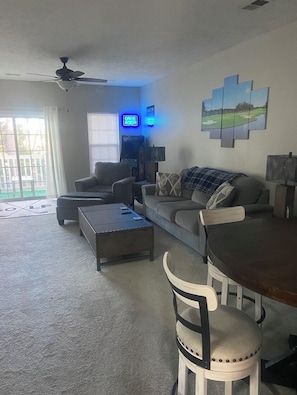 Smart TV - 3-bedroom condo in Myrtle Beach with AC. Gorgeous view of the Wizard golf course (Myrtle Beach)