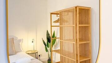 Iron/ironing board, Internet, bed sheets