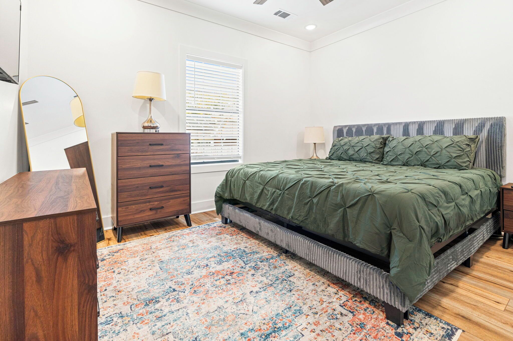 3 bedrooms, desk, iron/ironing board, WiFi