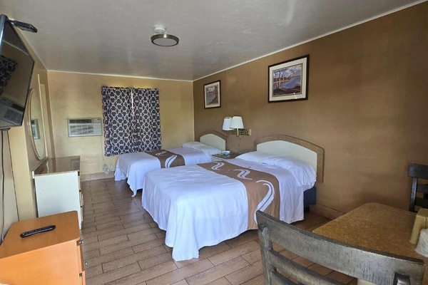 Desk, free WiFi, wheelchair access