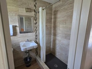 高级双人房 | 浴室