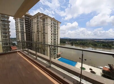 Kuching Cozy Home @ Riverine Diamond