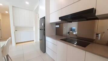 Fridge, stovetop, electric kettle, cookware/dishes/utensils