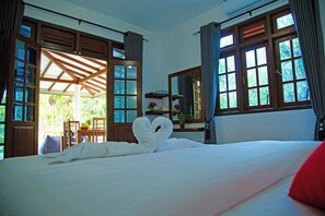 Deluxe Double Room, 1 King Bed, Air conditioning, Mountain View