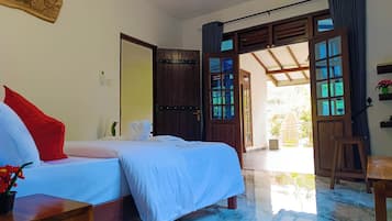 Deluxe Double Room, 1 King Bed, Air conditioning, Mountain View | Desk, laptop workspace, blackout drapes, soundproofing