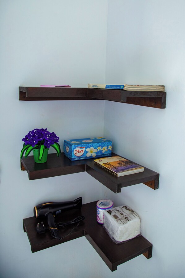 Interior - Bridge Front Inn Ella (Ella)