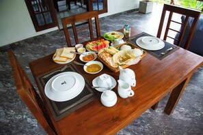 Dining - Bridge Front Inn Ella (Ella)