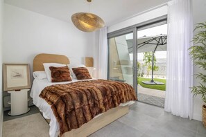3 habitaciones, tabla de planchar con plancha, wifi y ropa de cama 