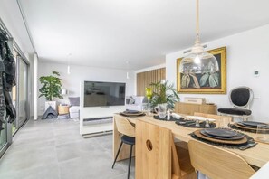 Dining - Exquisite home walking to the beach. (Mijas)
