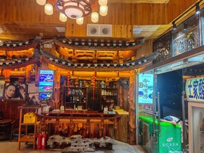 Reception - Tu Wang Ju Ke Zhan (Xiangxi)