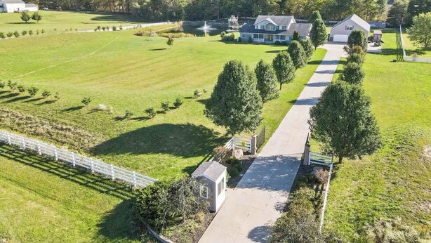 A large estate with a central pathway leading to a main house, surrounded by expansive green lawns and trees. - Family Home on 9 Acres! Climbing Wall & Gym (Thornville)