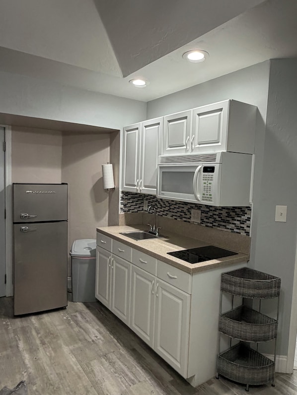 Fridge, microwave, coffee/tea maker, toaster