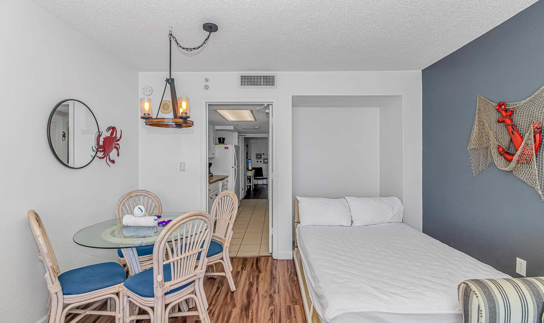 Free WiFi, bed sheets