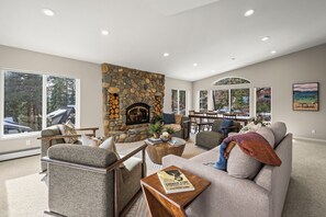 Smart TV, fireplace - Welcome to your mountain getaway! (Incline Village)
