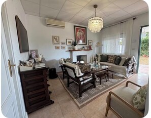 Living area - Private property with pool, cozy Cottage in Chiclana, 3km from La Barrosa Beach (Chiclana de la Frontera)