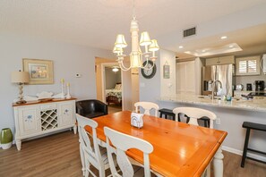 Dining - Ocean Village Club E22 (St. Augustine)