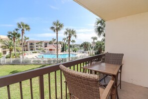 Outdoor dining - Ocean Village Club F25 Two Bedroom Condo in Gated Community (St. Augustine)