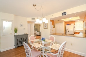 Dining - Ocean Village Club I25 (St. Augustine)