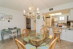 Dining - Ocean Village Club O21 (St. Augustine)