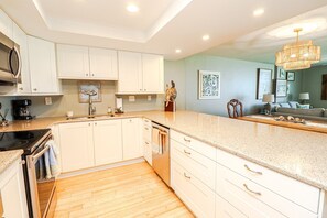 Fridge, microwave, oven, stovetop - Sand Dollar 1-206 Remodeled, Beach Themed (St. Augustine)