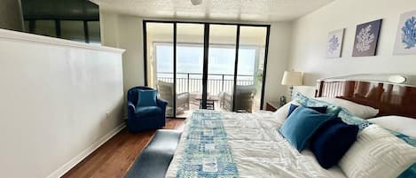 Tabla de planchar con plancha, wifi gratis y ropa de cama