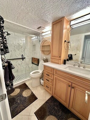 Shower, hair dryer, towels - Sand Dollar 3-304 3BR Direct Oceanfront (St. Augustine)