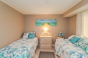 Iron/ironing board, free WiFi, bed sheets - Spanish Trace 117 Just steps to Beach and Pool! (St. Augustine)