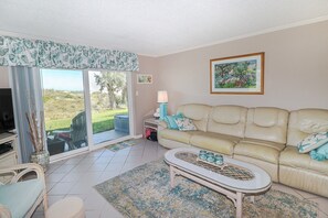 TV - Spanish Trace 117 Just steps to Beach and Pool! (St. Augustine)