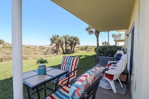 Outdoor dining - Spanish Trace 117 Just steps to Beach and Pool! (St. Augustine)