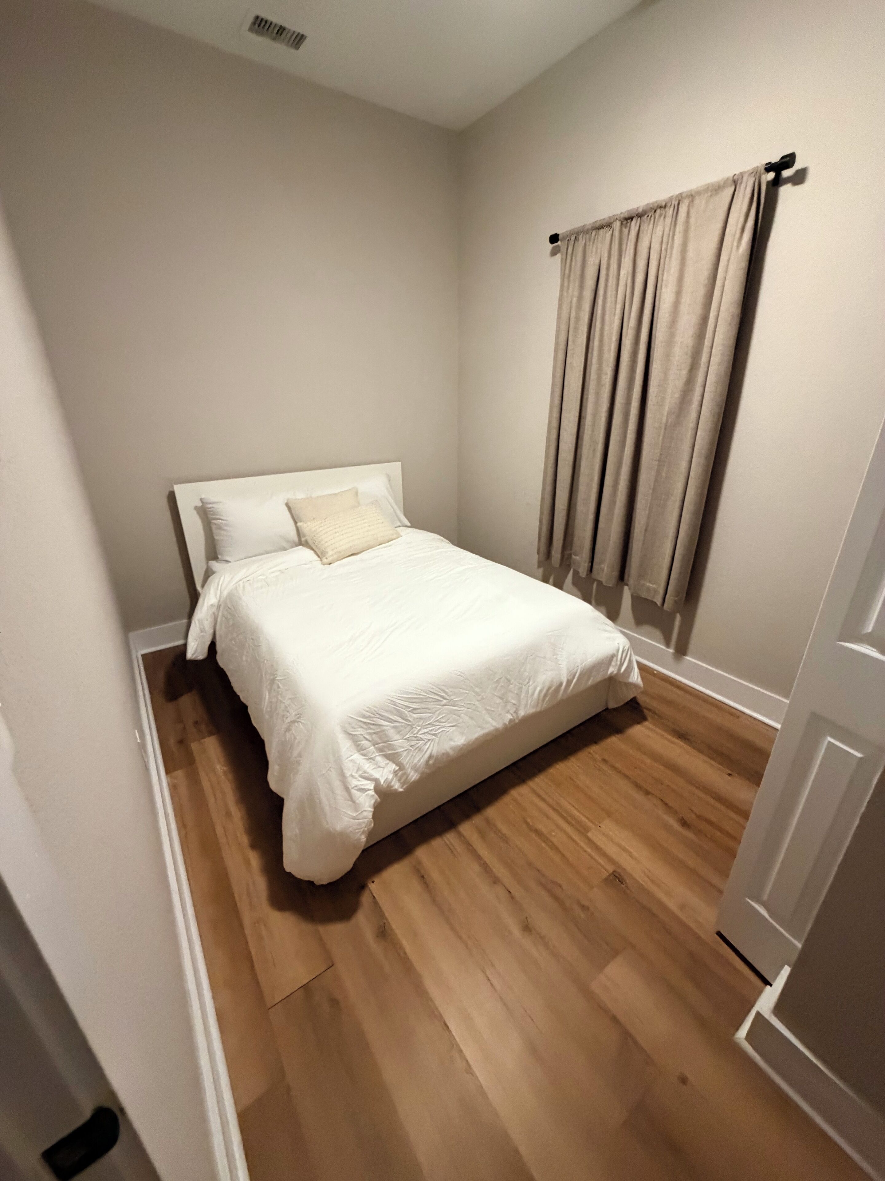 2 chambres, fer et planche à repasser, Wi-Fi gratuit, draps fournis