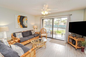 TV - Ocean Village Club G24 Two Bedroom Condo Near Pool in Gated Community (St. Augustine)