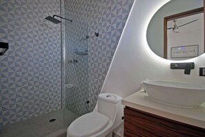 Dusche, Handtücher, Shampoo