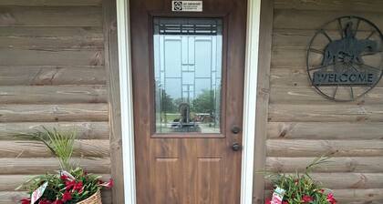 Cozy 2 bedroom cabin secluded by private lake & 40 acres Relax outdoors in peace