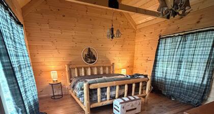 Cozy 2 bedroom cabin secluded by private lake & 40 acres Relax outdoors in peace