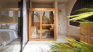 Un dormitorio con cama, un armario de madera y una zona de ducha.