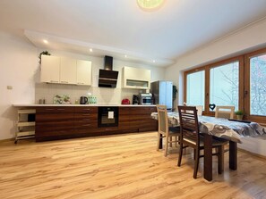 Fridge, microwave, oven, stovetop - Rynek Wrocław Apartment for 8 People (Wrocław)