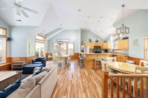 TV - Corolla 7BR with Heated Pool & Spa, 1 min to beach! (Corolla)