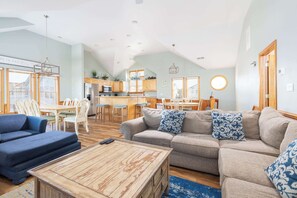 TV - Corolla 7BR with Heated Pool & Spa, 1 min to beach! (Corolla)