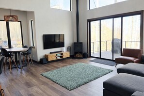 Smart TV, fireplace, video games, books - NEW TO VRBO - Modern Mountain Cabin Retreat – Peace, Privacy & Stunning Views (Durango)