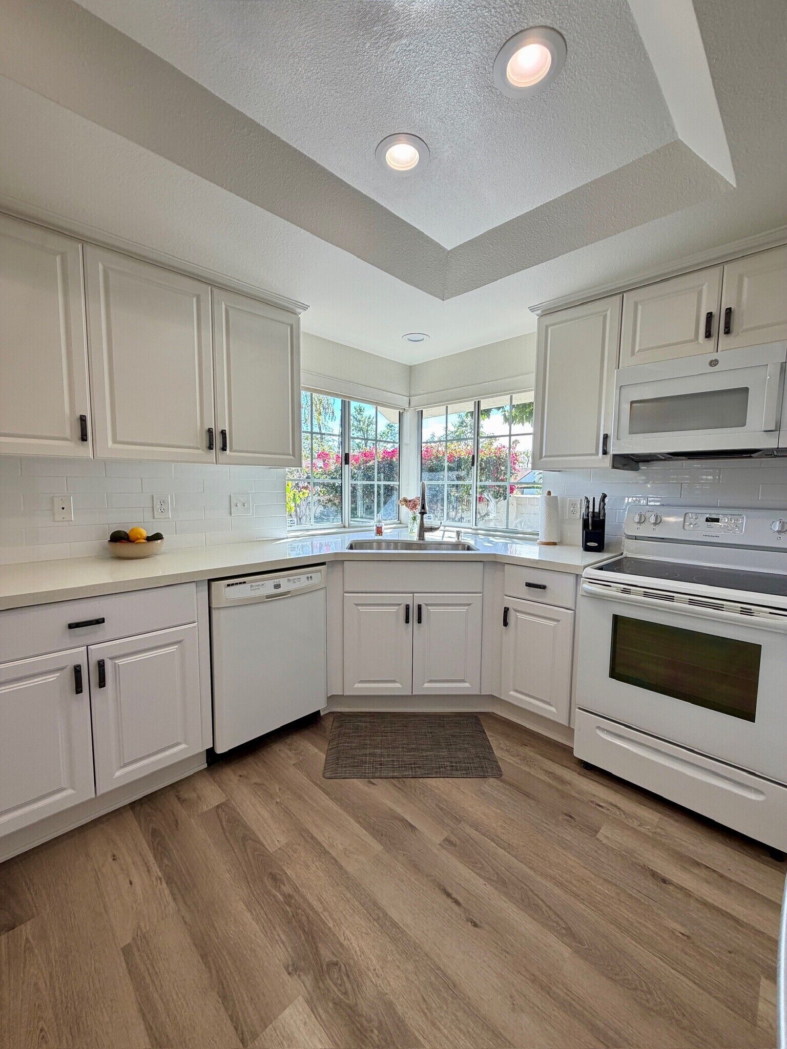 Microondas, horno y lavavajillas 