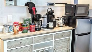 Microwave, coffee/tea maker, toaster