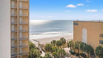 Una spiaggia nelle vicinanze