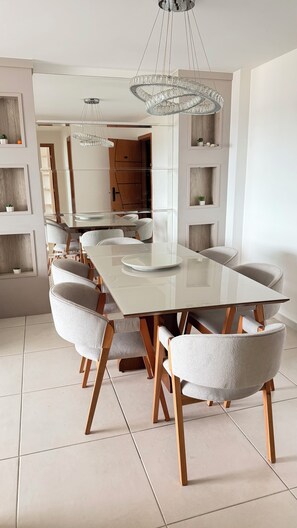 Dining - Fully furnished apartment in Arraial do Cabo with ocean view. (Arraial do Cabo)