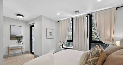 Cozy Modern 2-bedroom condo in Boston, 15 minute walk to Downtown and Airport